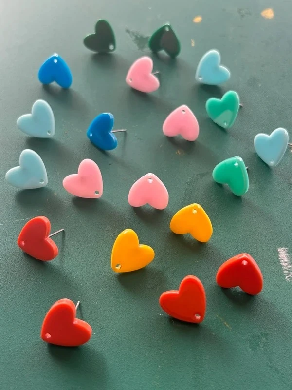 Lot de 20 apprêts boucles d’oreilles cœurs multicolores